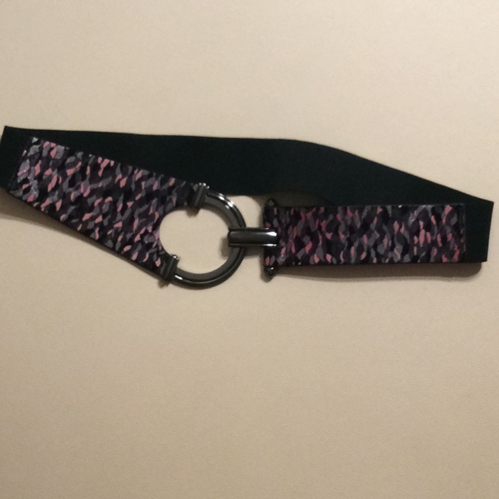 Leather silver buckle belt with elastic back.